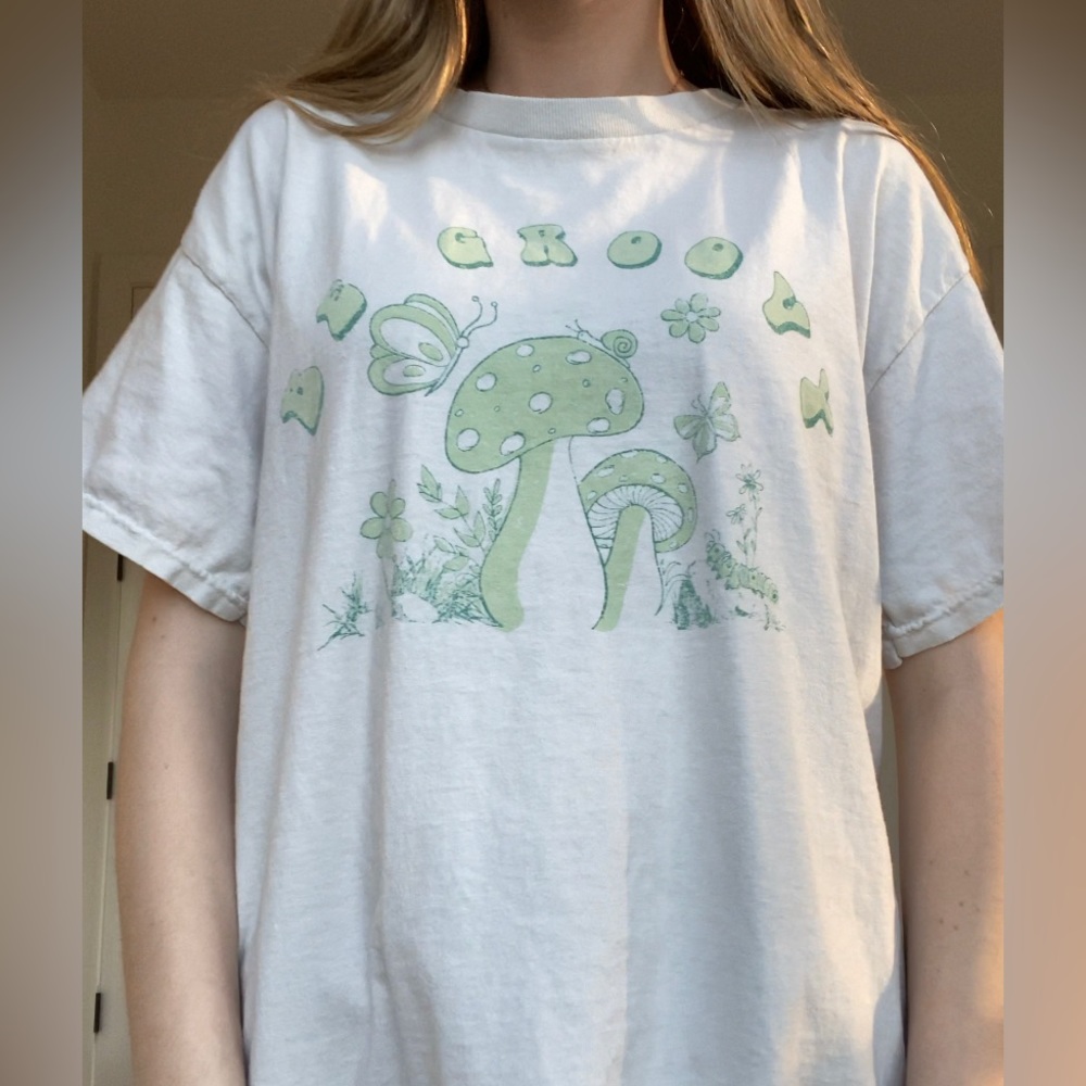 Be Groovy oversized tee